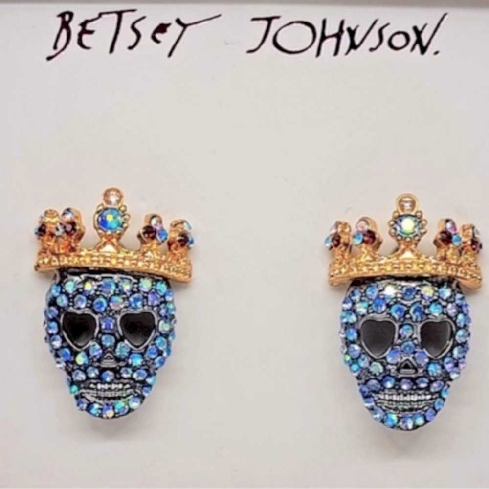 New  Betsey Johnson Skull Stud Earrings - Picture 3 of 10